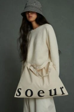 Soeur MAXI TOTE BAG 13 Soeur MAXI TOTE BAG -Soeur 07 010 ENVIE1 VAGABOND ALEX POTTI1 TOTEBAG1 0068