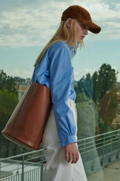 Soeur JEAN CALIFORNIA -Soeur 08 024 VANNES CALIFORNIA SERENA WILD SAUL 0063 93fd97e5 6316 4991 94a9 800490f438c4